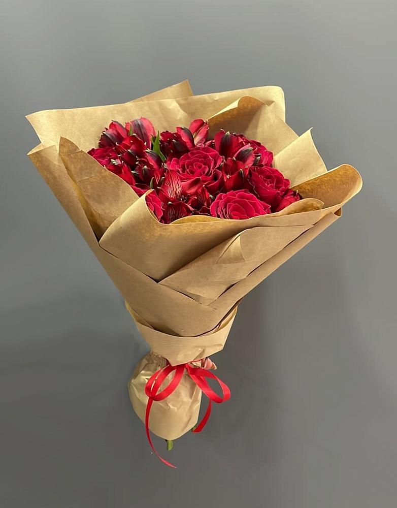 Букет цветов из: Альстромерии и Розы в Березовке Пермский край