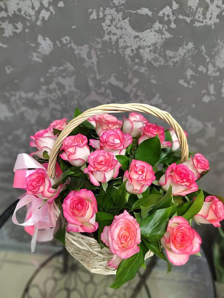 Цветочная композиция из Розы в корзине в Березовке Пермский край