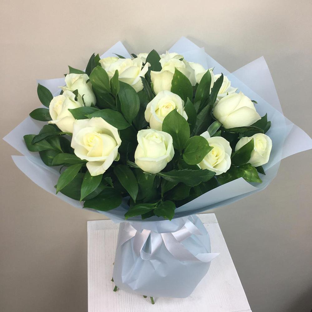 Букет 15 Белых роз Проуд в Березовке Пермский край