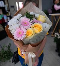 Букет цветов из:  Герберы, Розы и Хризантемы в Березовке Пермский край