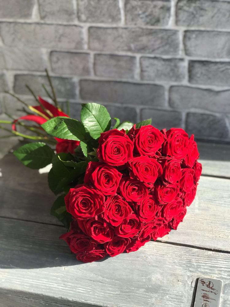 Букет Красные розы Фридом в Березовке Пермский край