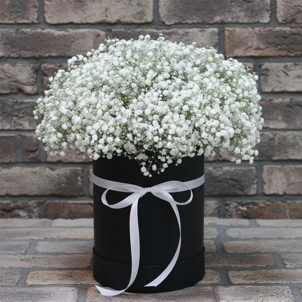 Цветочная композиция из Гипсофила в шляпной коробке в Березовке Пермский край