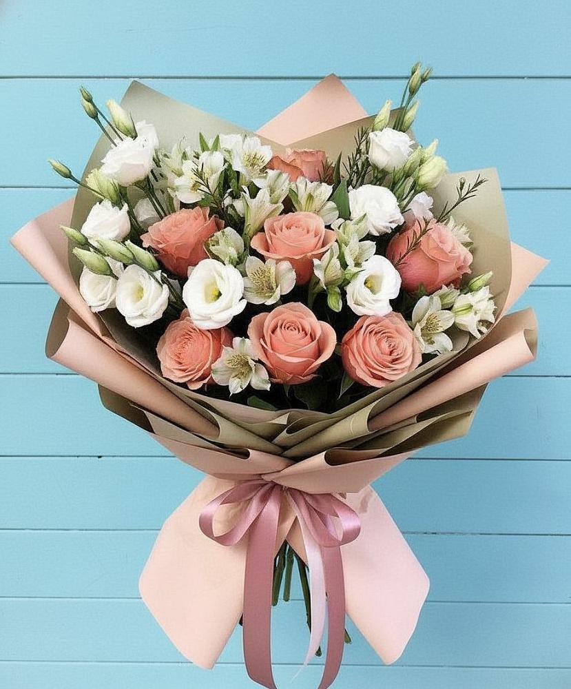 Букет цветов из: Розы, Альстромерии и Лизиантусы в Березовке Пермский край