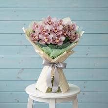 Букет цветов из:  Орхидеи и Розы #REPLACE_PRED# Березовке Пермский край