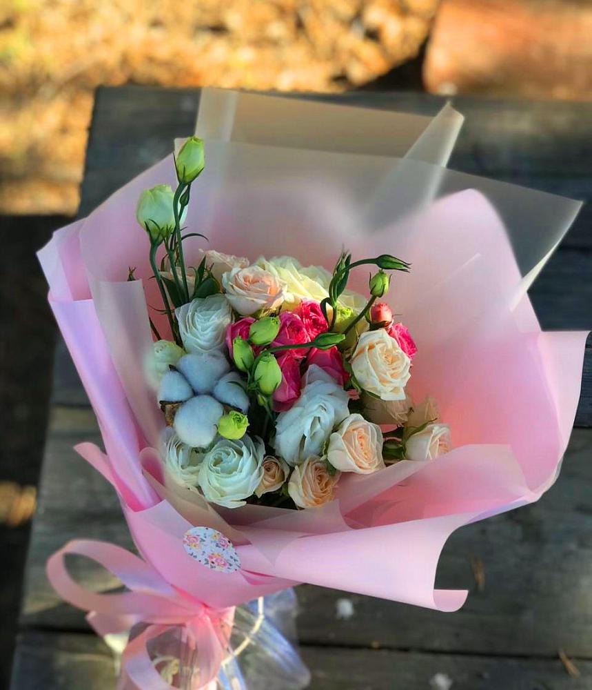 Букет цветов из: Розы и Лизиантусы в Березовке Пермский край