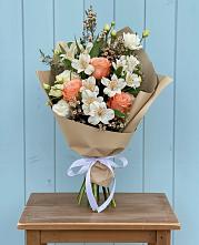 Букет цветов из:  Альстромерии, Лизиантусы, Розы и Хризантемы в Березовке Пермский край