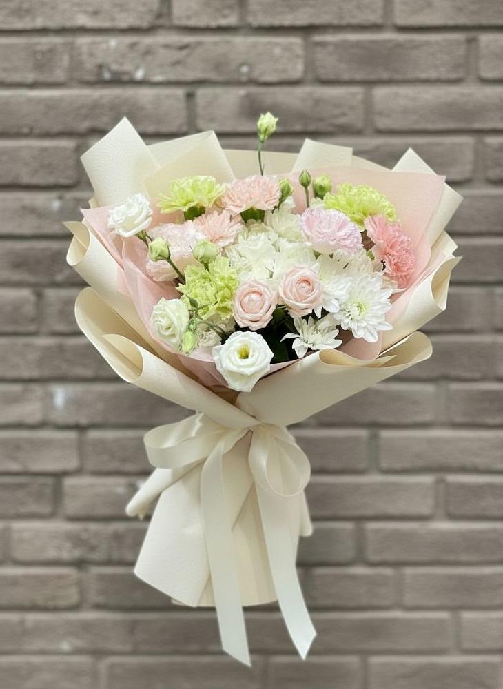 Букет цветов из: Гвоздики, Розы, Лизиантусы и Хризантемы в Березовке Пермский край