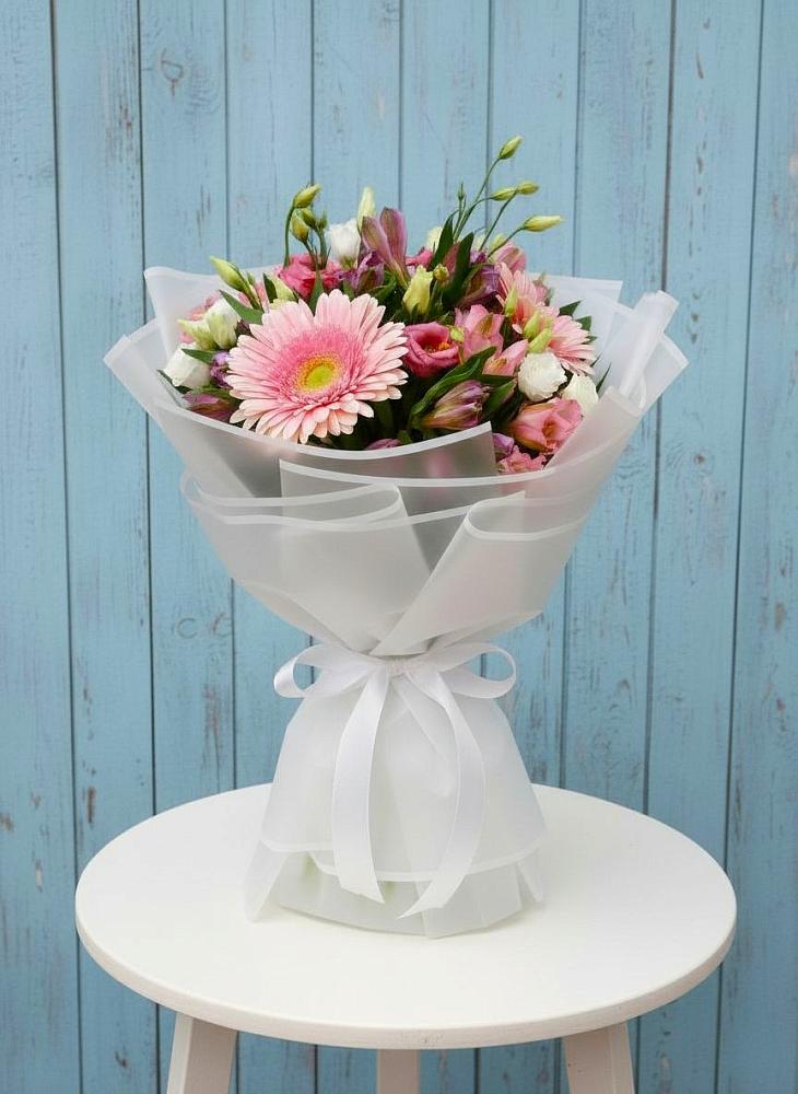 Букет цветов из: Герберы, Альстромерии и Лизиантусы в Березовке Пермский край