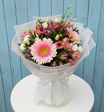 Букет цветов из:  Герберы, Альстромерии и Лизиантусы в Березовке Пермский край