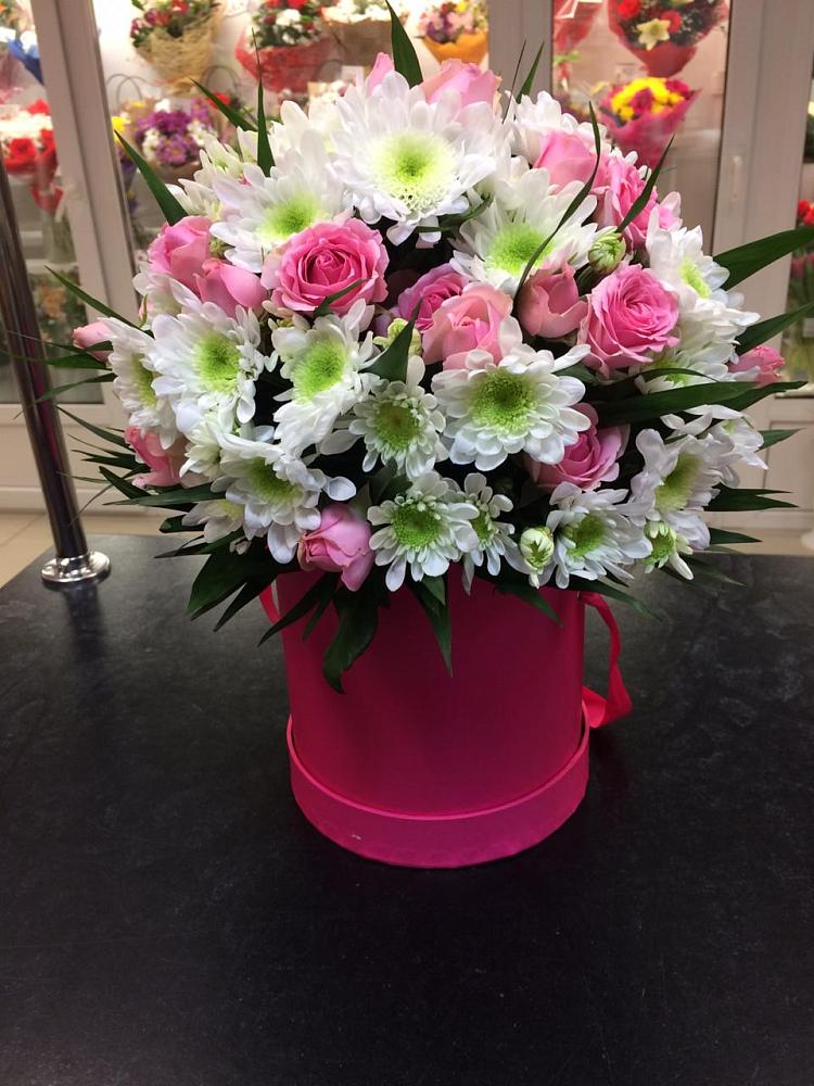 Цветочная композиция из Розы и Хризантемы в шляпной коробке в Березовке Пермский край